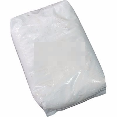 SULFATO DE MAGNESIO
 
O sulfato de magn�sio ou sulfato magn�sico, de nome comum sal de Epsom, � um composto qu�mico que cont�m magn�sio, e cuja f�rmula � MgSO4�7H2O. O sulfato de magn�sio sem hidratar-se (anidro) MgSO4 � muito pouco frequente e se emprega na ind�stria como agente secante
 
O sulfato de magn�sio � empregado al�m disso como sais de banho, particularmente na terapia de flutua��o, porque altas concentra��es deste sal dissolvido em �gua aumentam a densidade da solu��o, o que faz que um corpo humano flutue como uma b�ia.
 
Tradicionalmente tem-se empregado para preparar banhos para os p�s com prop�sitos de relaxamento. Em algumas partes do mundo (como na Nova Zel�ndia) � adicionado �s bebidas caseiras; neste caso o radical sulfato n�o � importante, porque � o magn�sio o que proporciona um sabor entre �cido e amargo, devido a seu �on Mg2+ que atua como saborizante.
Tamb�m utilizado como espessante de shampoos , detergentes , saboes , etc..
 

As informa��es aqui fornecidas refletem o  conhecimento atual sobre este produto. Todavia, n�o assumimos nenhuma responsabilidade p�r sua utiliza��o p�r parte dos usu�rios de produtos qu�micos .
A  garantia da qualidade � dada de acordo com nossas condi��es de venda.
Para manuseio de produtos qu�micos , � obrigat�rio o uso de EPIs (Equipamentos de Prote��o Individual de Seguran�a).Use Luvas, �culos , Mascara , etc...